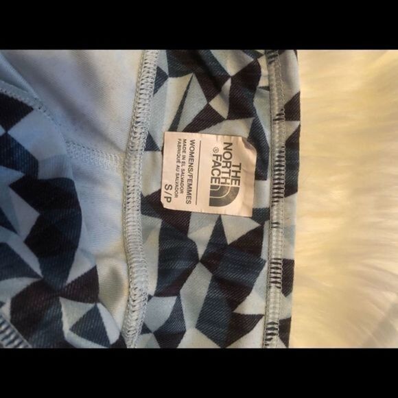 The North Face Blue Abstract‎ Print Capris Small Excellent - Picture 5 of 5